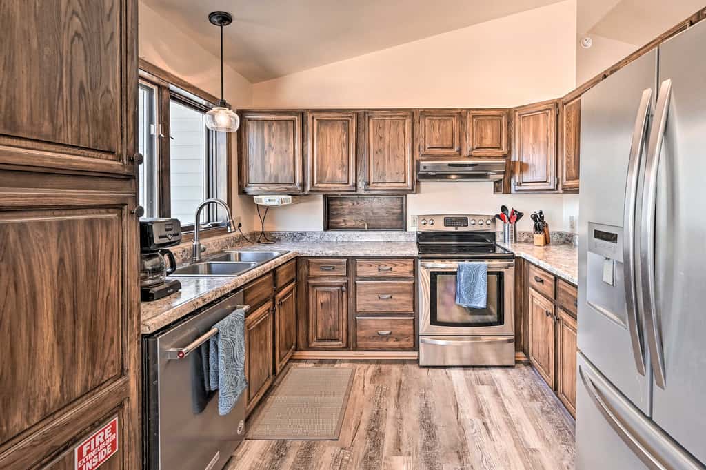 Charming Buena Vista Home w/ Hot Tub + Deck!