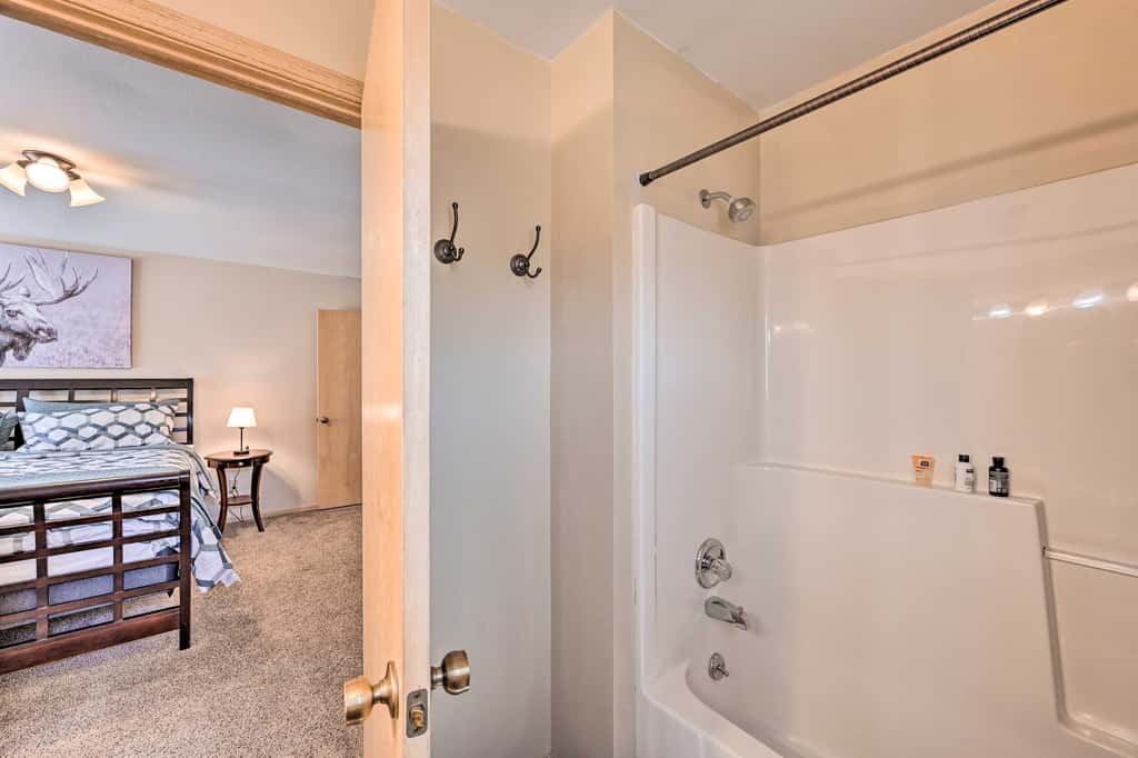 Charming Buena Vista Home w/ Hot Tub + Deck!