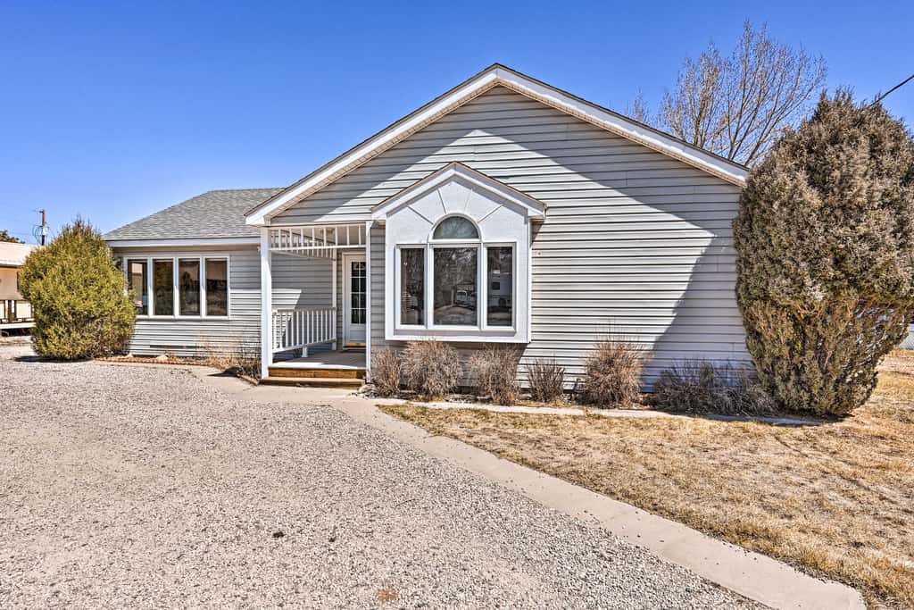 Charming Buena Vista Home w/ Hot Tub + Deck!