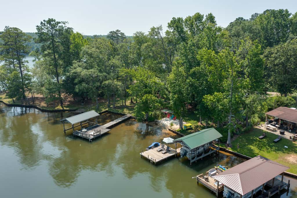 Lake Sinclair 'Crooked Creek Cottage' w/ Fire Pit!