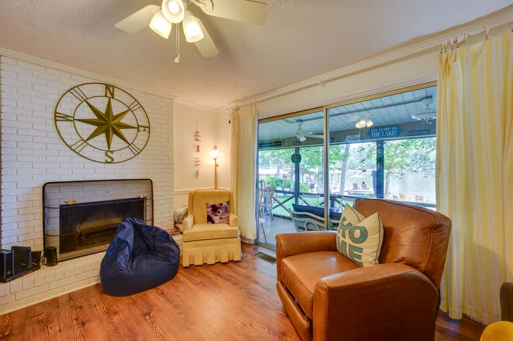 Lake Sinclair 'Crooked Creek Cottage' w/ Fire Pit!