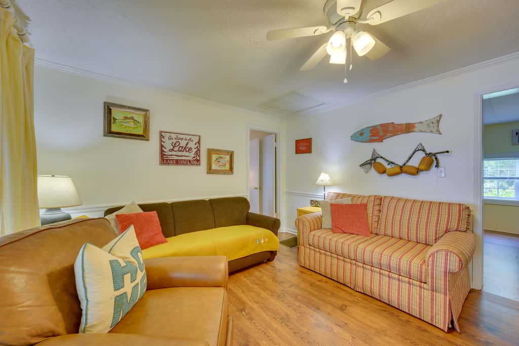Lake Sinclair 'Crooked Creek Cottage' w/ Fire Pit!