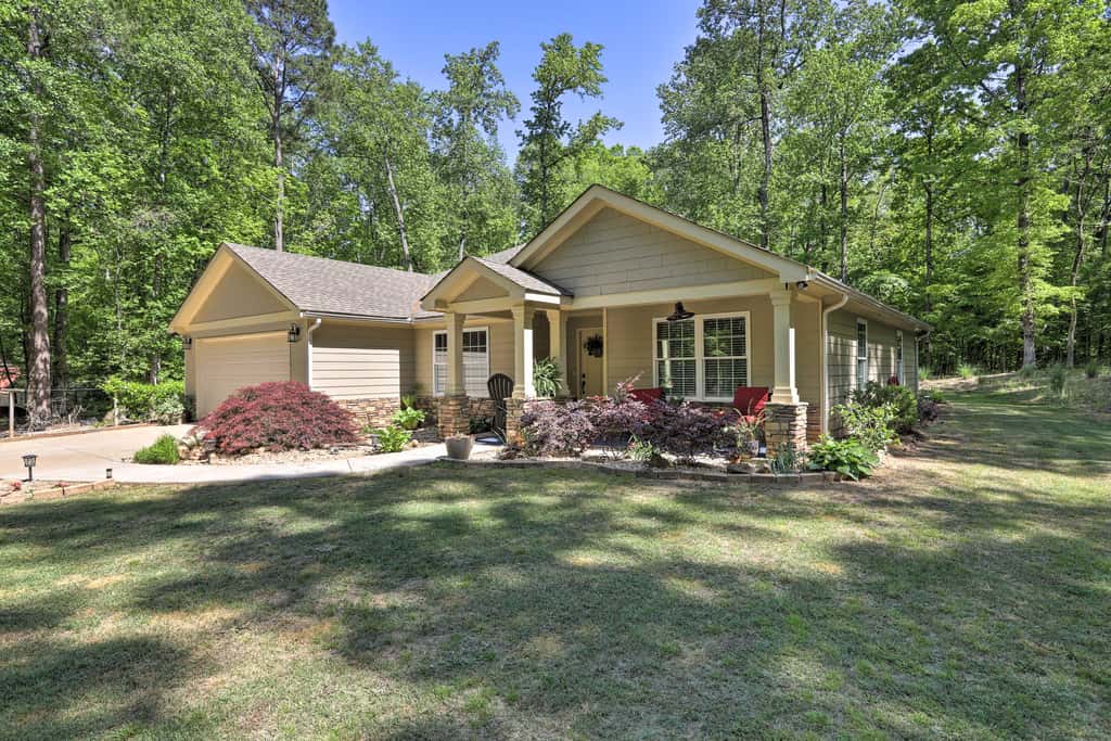 Family-Friendly Home w/ Lake Oconee Access + Patio