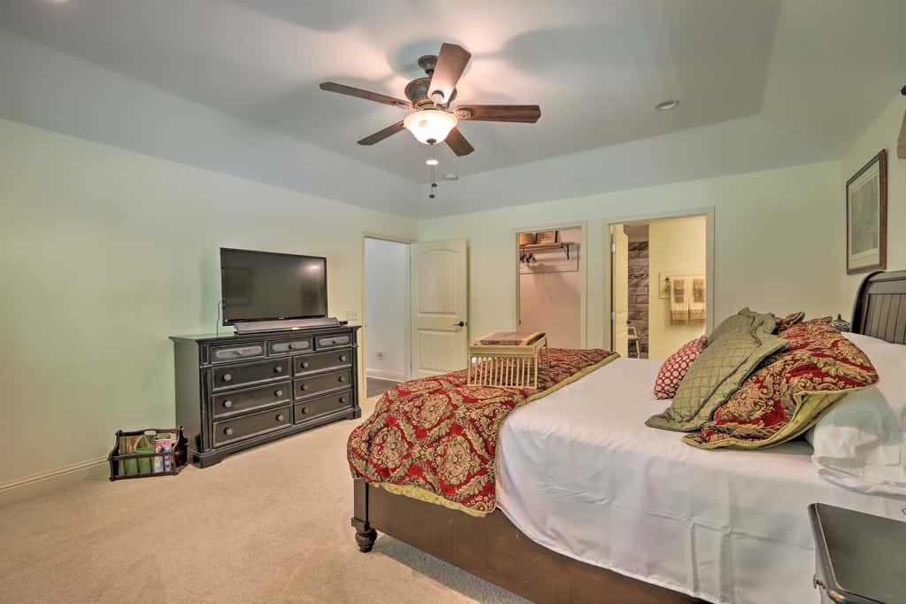 Family-Friendly Home w/ Lake Oconee Access + Patio