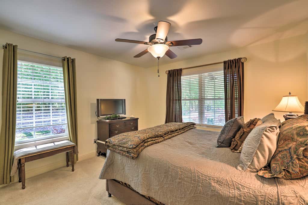 Family-Friendly Home w/ Lake Oconee Access + Patio