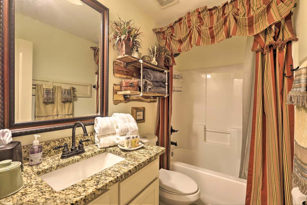 Family-Friendly Home w/ Lake Oconee Access + Patio