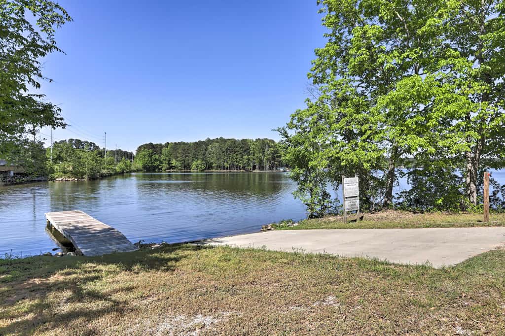 Family-Friendly Home w/ Lake Oconee Access + Patio