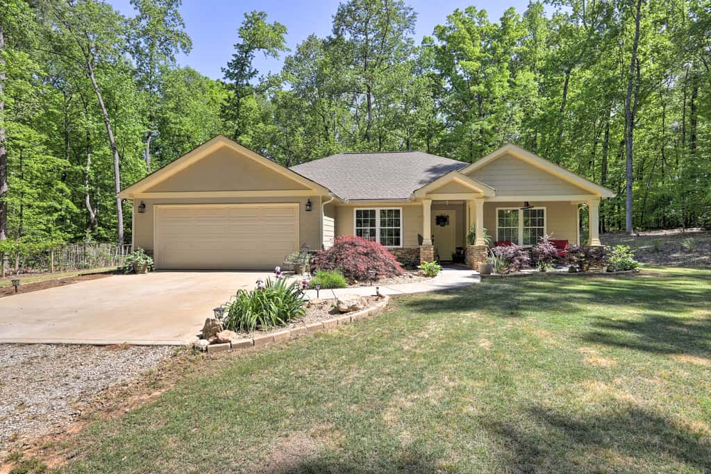 Family-Friendly Home w/ Lake Oconee Access + Patio