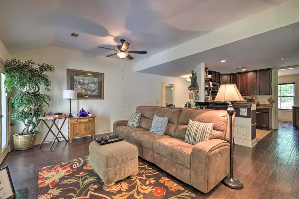 Family-Friendly Home w/ Lake Oconee Access + Patio