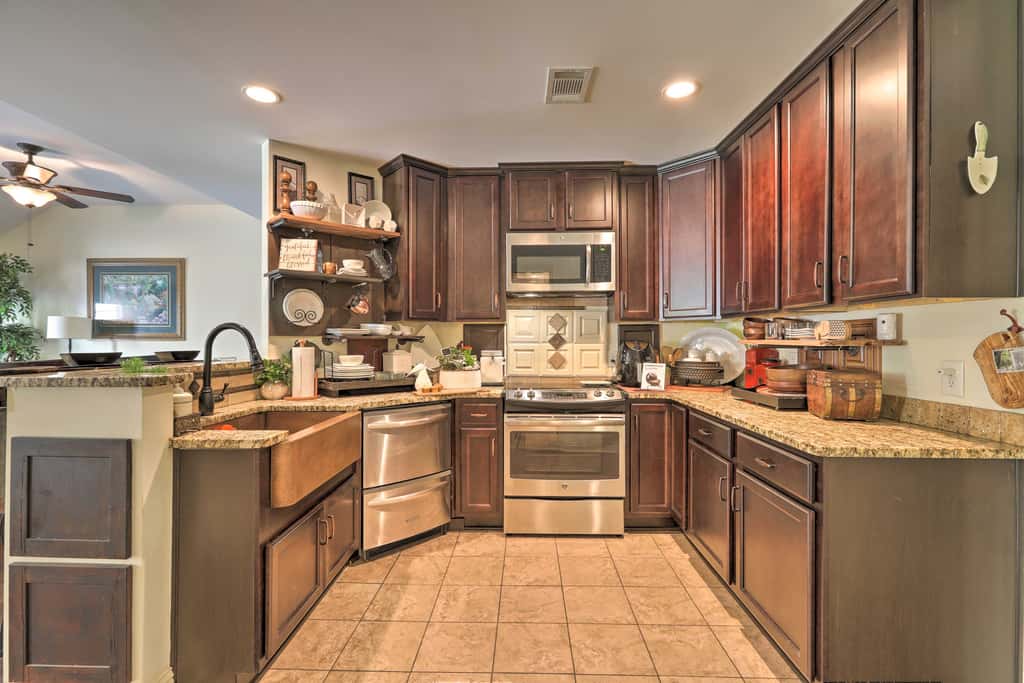 Family-Friendly Home w/ Lake Oconee Access + Patio