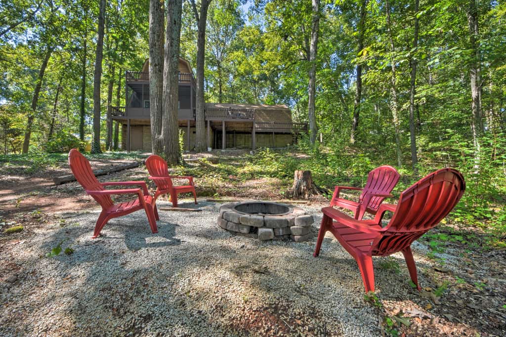Lake Hartwell Home w/ Dock < 10 Miles to Clemson!