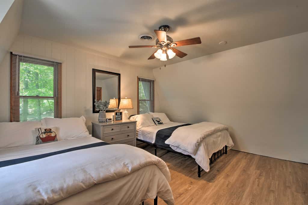 Lake Hartwell Home w/ Dock < 10 Miles to Clemson!