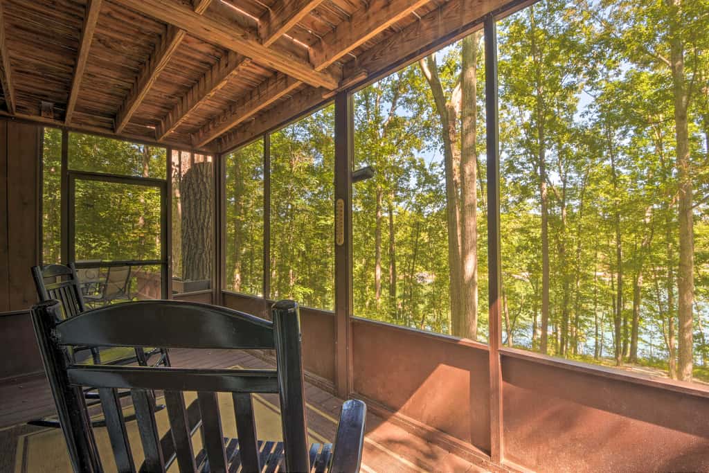 Lake Hartwell Home w/ Dock < 10 Miles to Clemson!