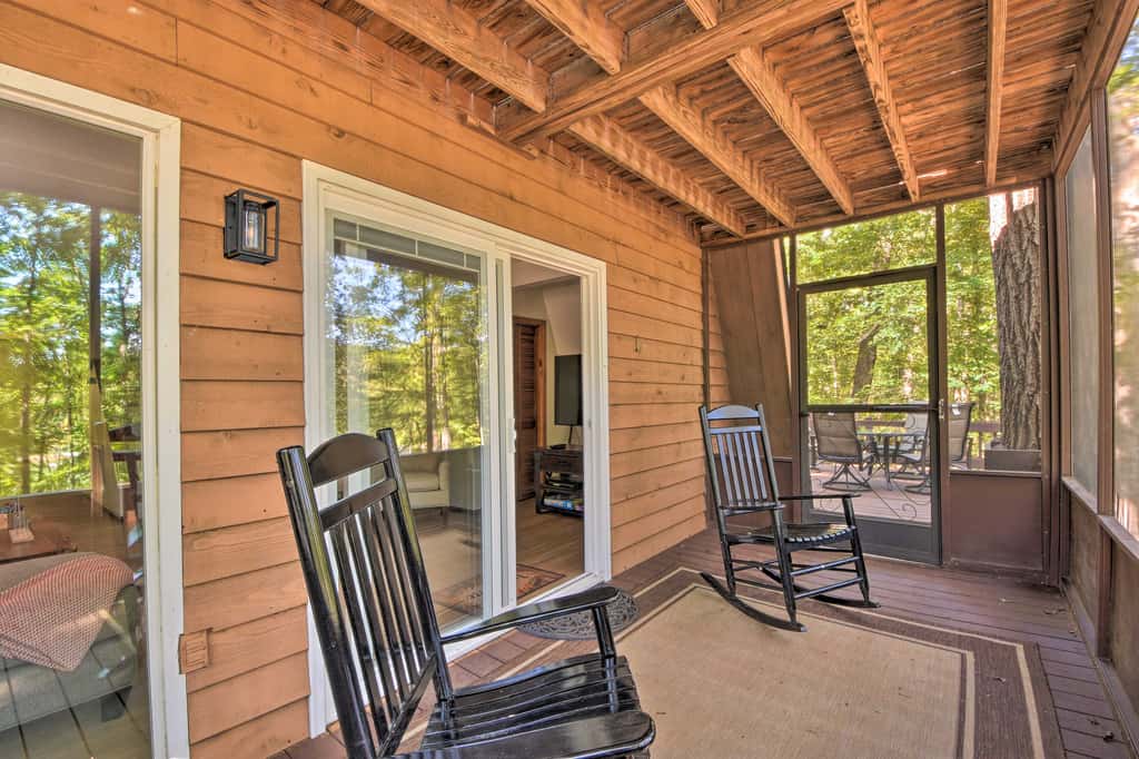 Lake Hartwell Home w/ Dock < 10 Miles to Clemson!