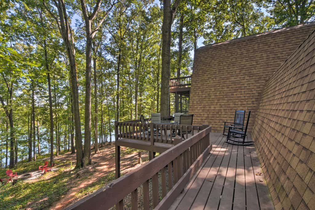 Lake Hartwell Home w/ Dock < 10 Miles to Clemson!