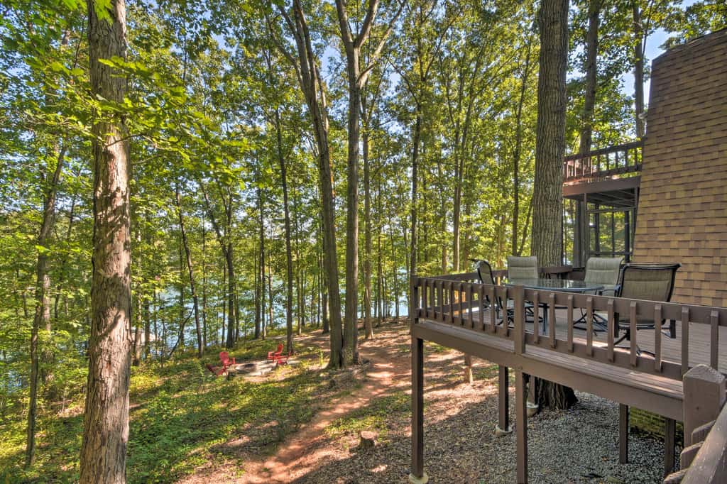 Lake Hartwell Home w/ Dock < 10 Miles to Clemson!