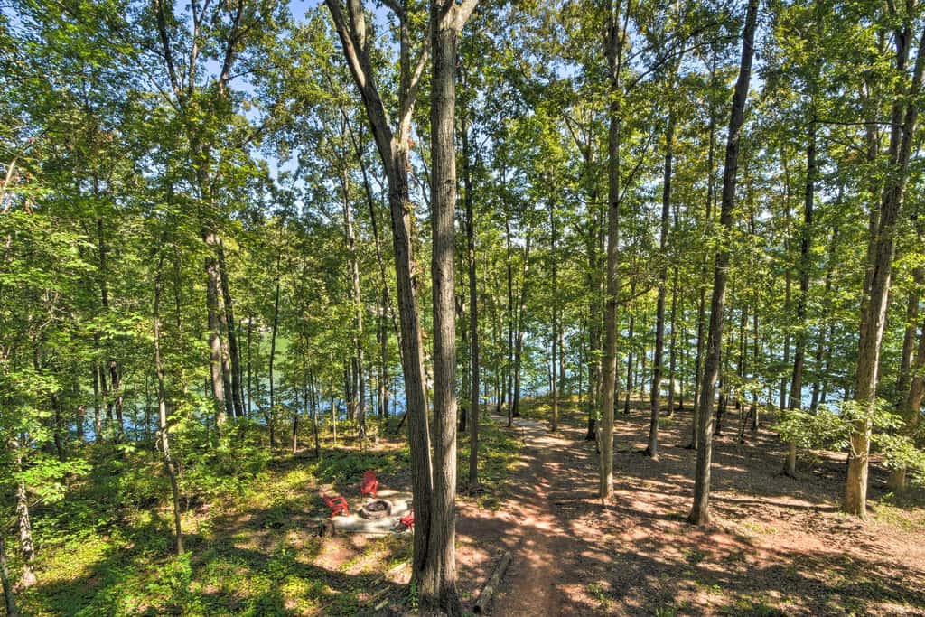 Lake Hartwell Home w/ Dock < 10 Miles to Clemson!