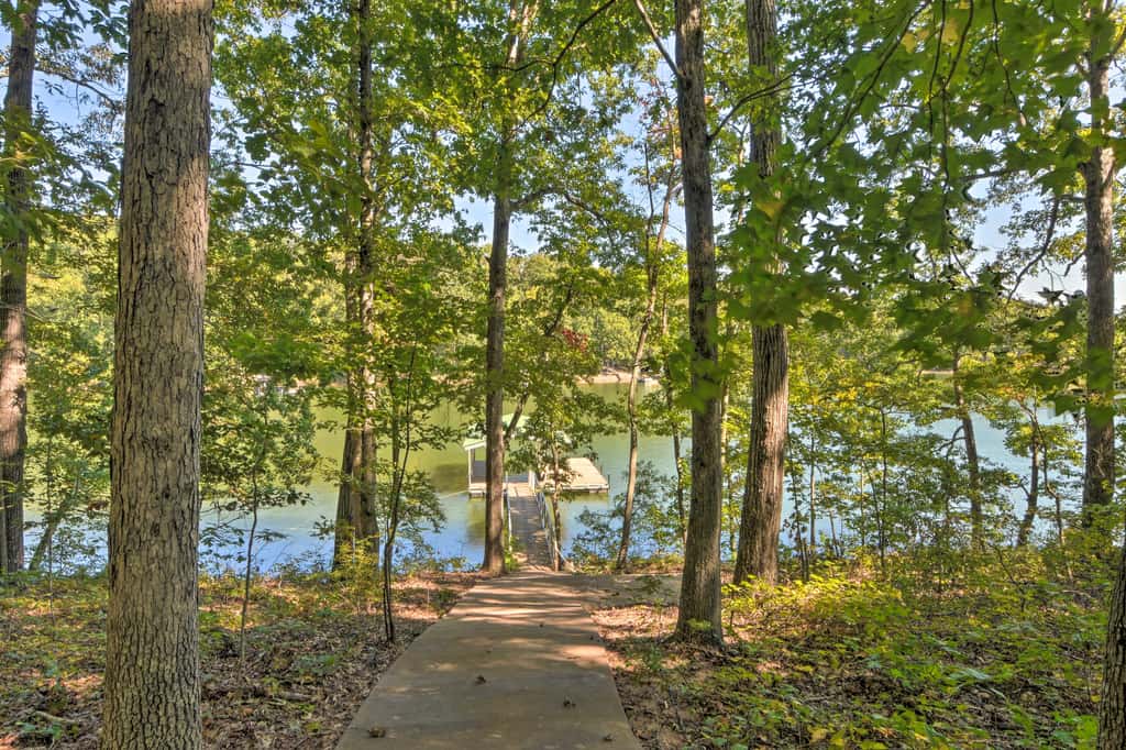 Lake Hartwell Home w/ Dock < 10 Miles to Clemson!