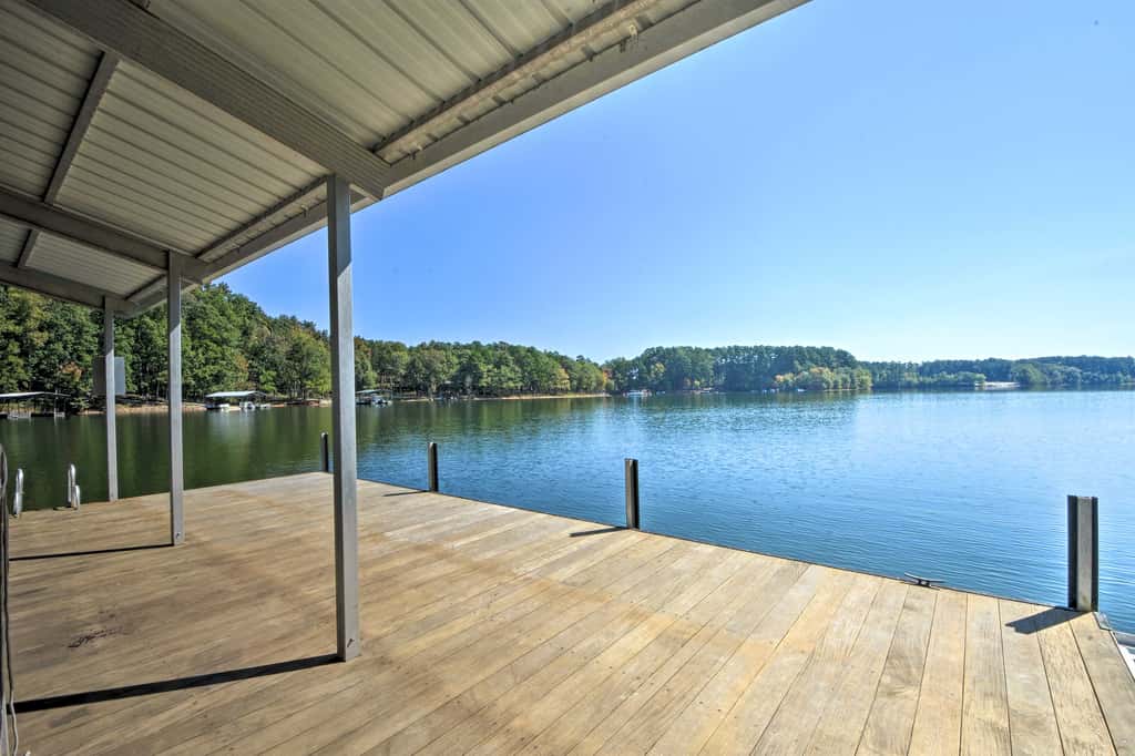 Lake Hartwell Home w/ Dock < 10 Miles to Clemson!