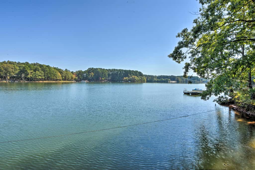 Lake Hartwell Home w/ Dock < 10 Miles to Clemson!