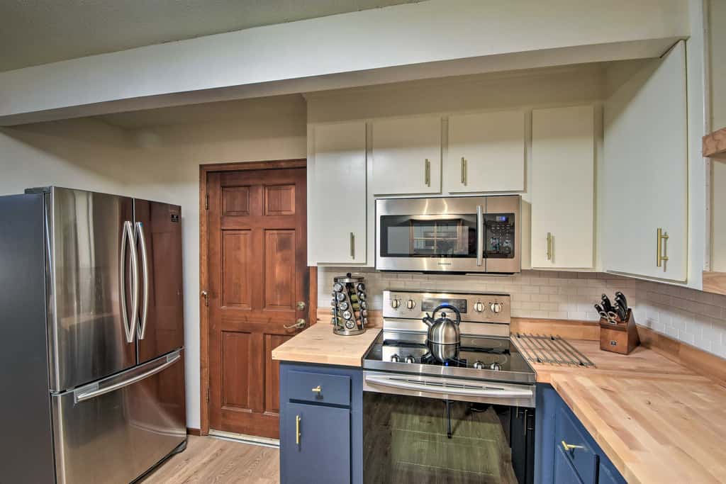 Lake Hartwell Home w/ Dock < 10 Miles to Clemson!