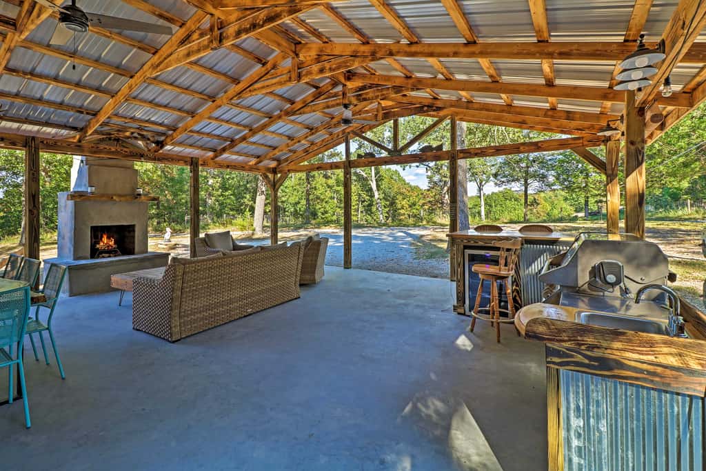 Cozy Cabin w/ Backyard Oasis: 11 Mi to Marina