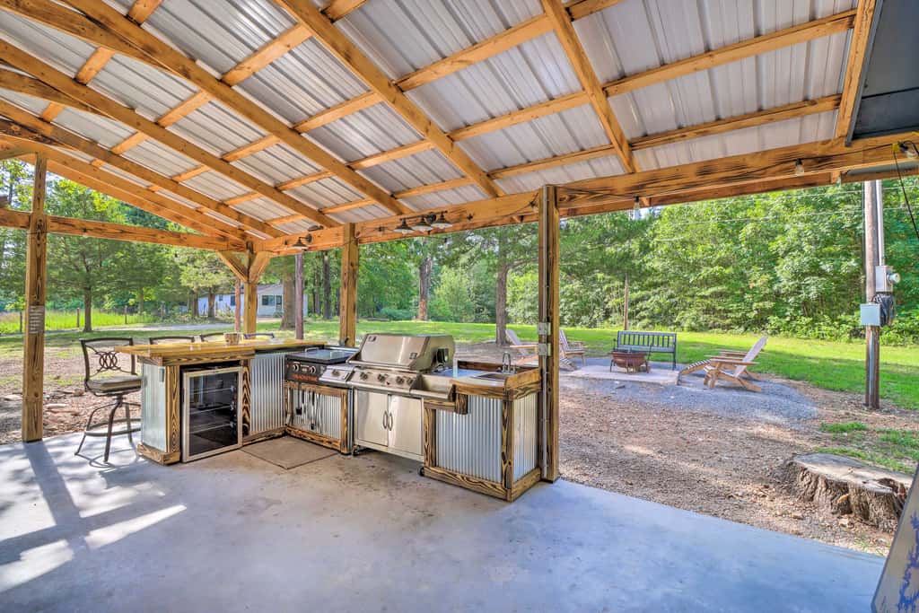 Cozy Cabin w/ Backyard Oasis: 11 Mi to Marina