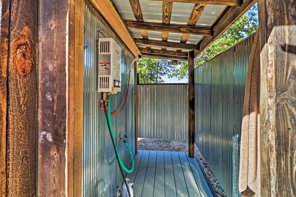 Cozy Cabin w/ Backyard Oasis: 11 Mi to Marina