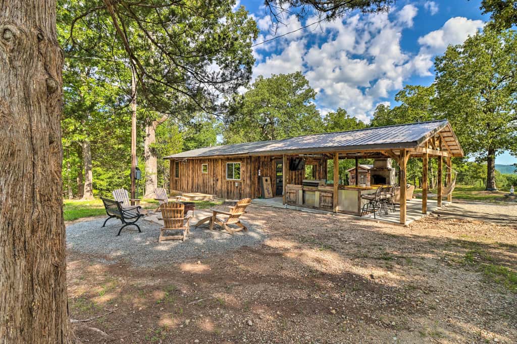 Cozy Cabin w/ Backyard Oasis: 11 Mi to Marina