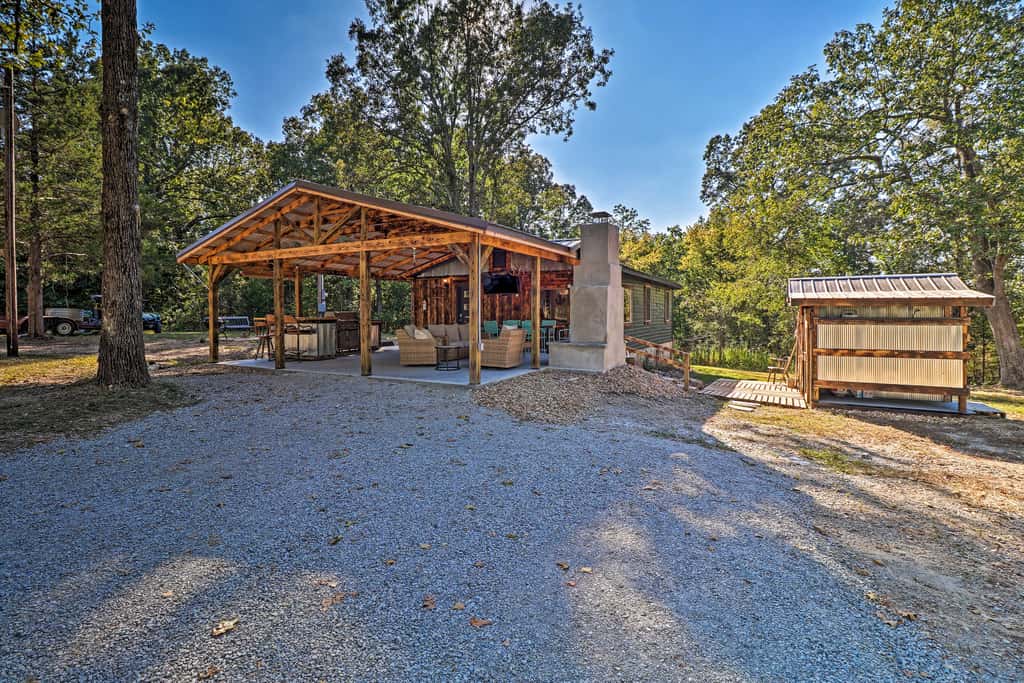 Cozy Cabin w/ Backyard Oasis: 11 Mi to Marina