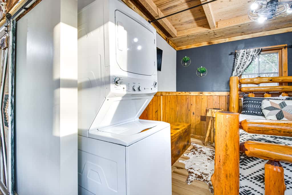 Serene & Cozy Studio Cabin: Walk to Norfork Lake!