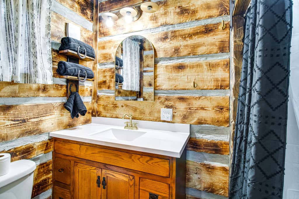 Serene & Cozy Studio Cabin: Walk to Norfork Lake!