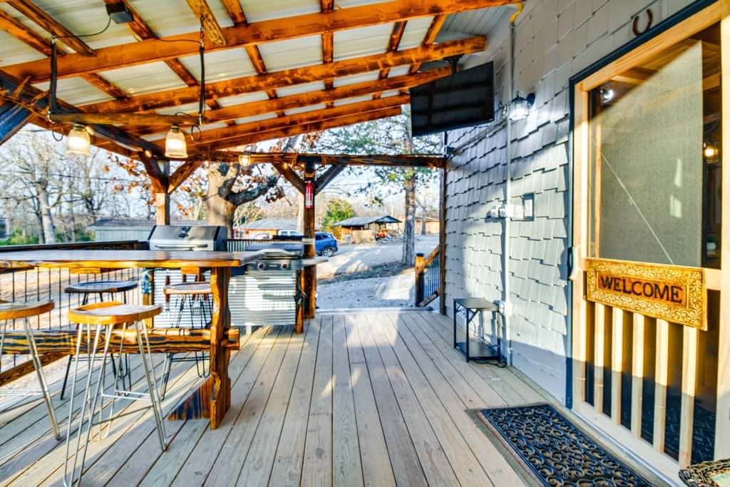 Serene & Cozy Studio Cabin: Walk to Norfork Lake!