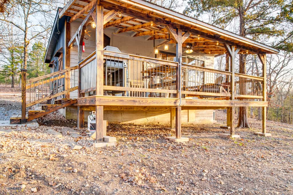 Serene & Cozy Studio Cabin: Walk to Norfork Lake!