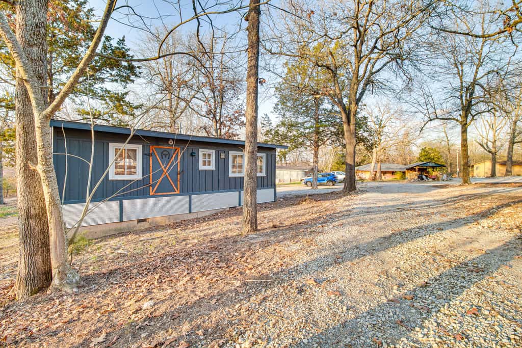Serene & Cozy Studio Cabin: Walk to Norfork Lake!