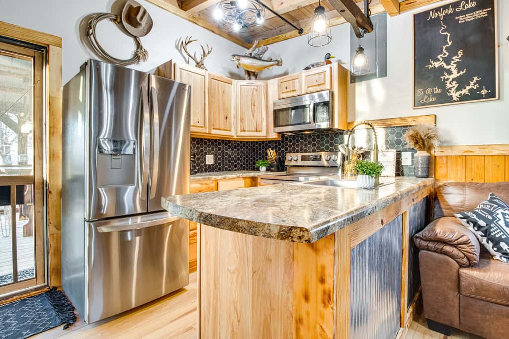 Serene & Cozy Studio Cabin: Walk to Norfork Lake!