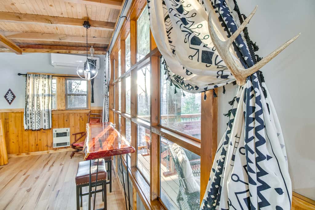 Serene & Cozy Studio Cabin: Walk to Norfork Lake!