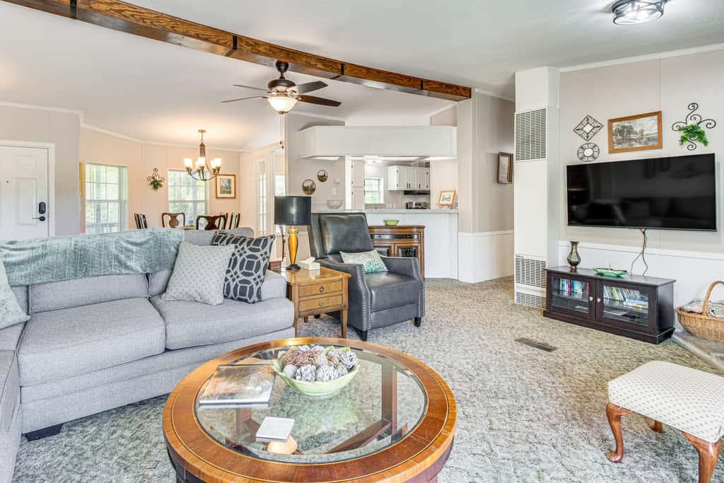 4 Mi to Norfork Lake: Country Stay w/ Farm Views!