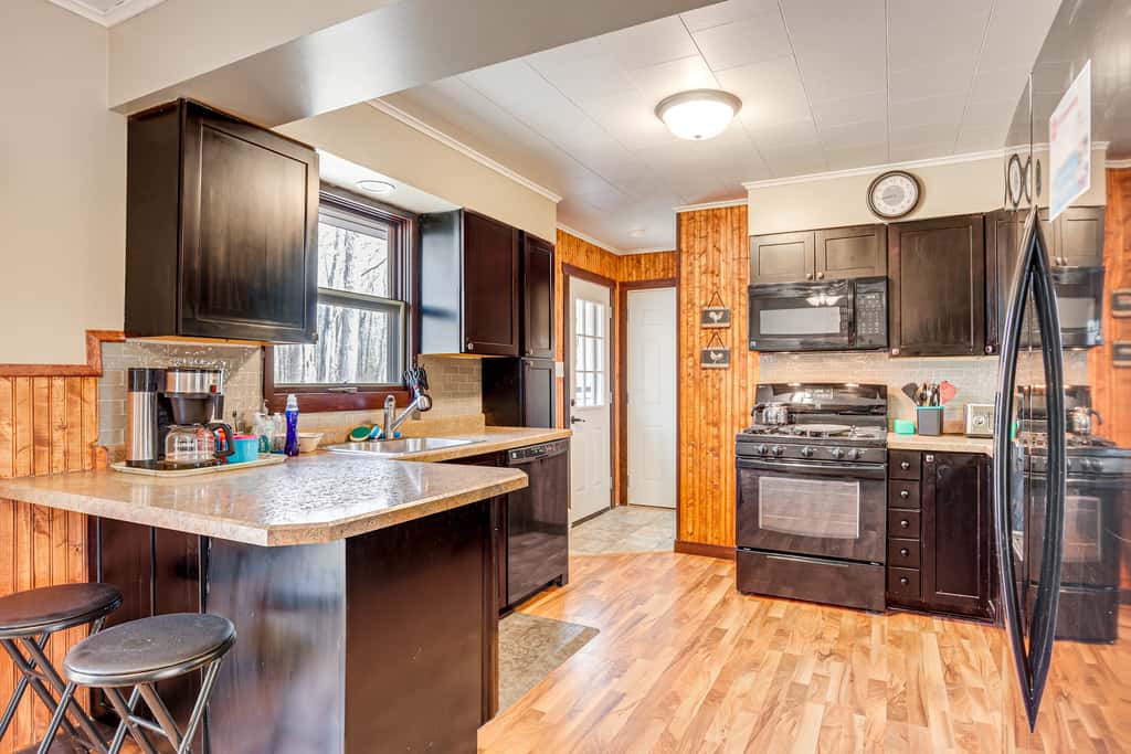 Hayward Home w/ Private Deck, Fire Pit & Kayak!