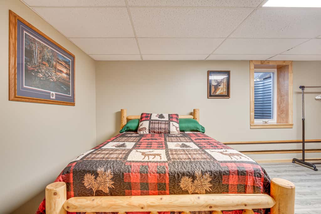 Hayward Home w/ Private Deck, Fire Pit & Kayak!