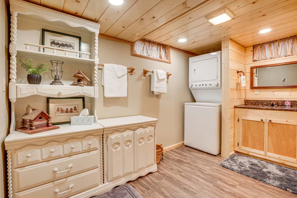 Hayward Home w/ Private Deck, Fire Pit & Kayak!