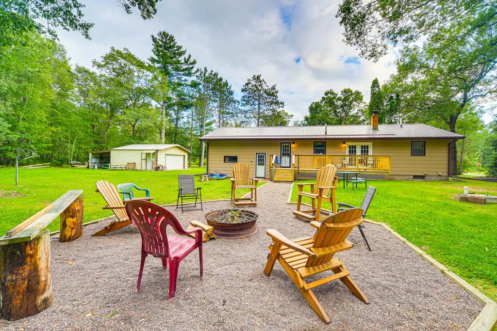 Hayward Home w/ Private Deck, Fire Pit & Kayak!
