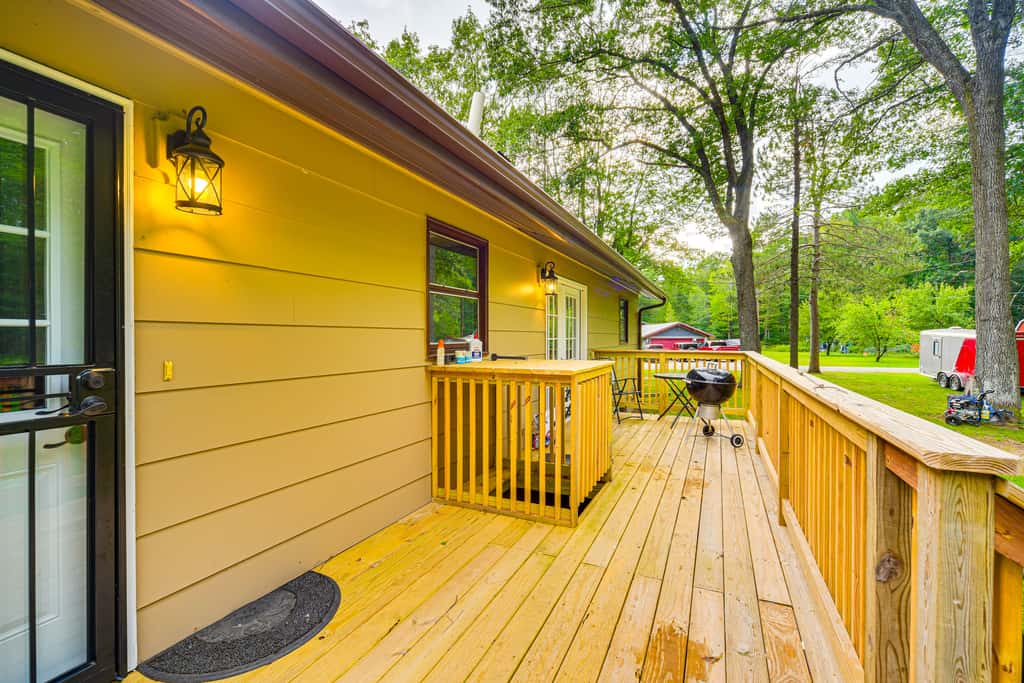 Hayward Home w/ Private Deck, Fire Pit & Kayak!