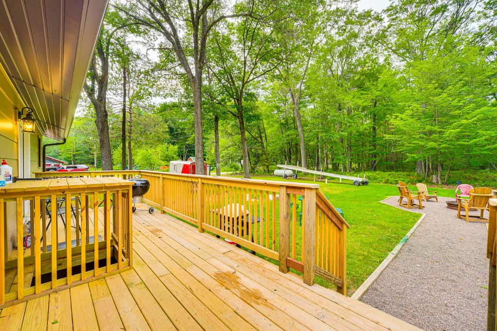 Hayward Home w/ Private Deck, Fire Pit & Kayak!