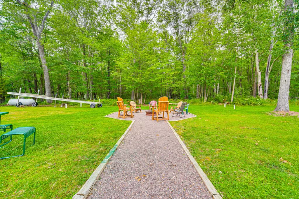 Hayward Home w/ Private Deck, Fire Pit & Kayak!