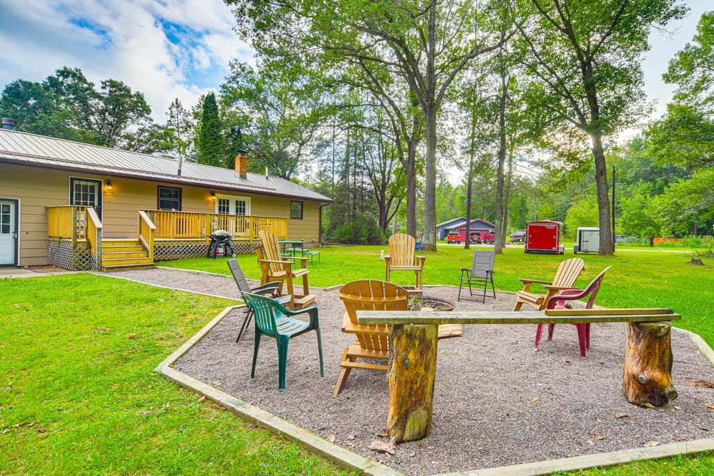 Hayward Home w/ Private Deck, Fire Pit & Kayak!