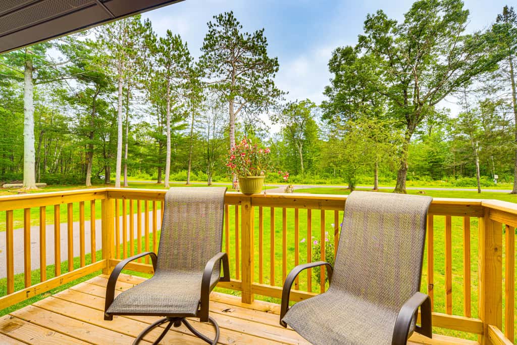 Hayward Home w/ Private Deck, Fire Pit & Kayak!