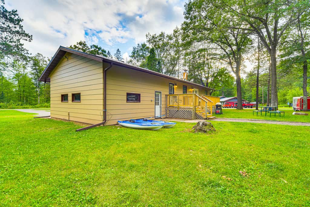 Hayward Home w/ Private Deck, Fire Pit & Kayak!