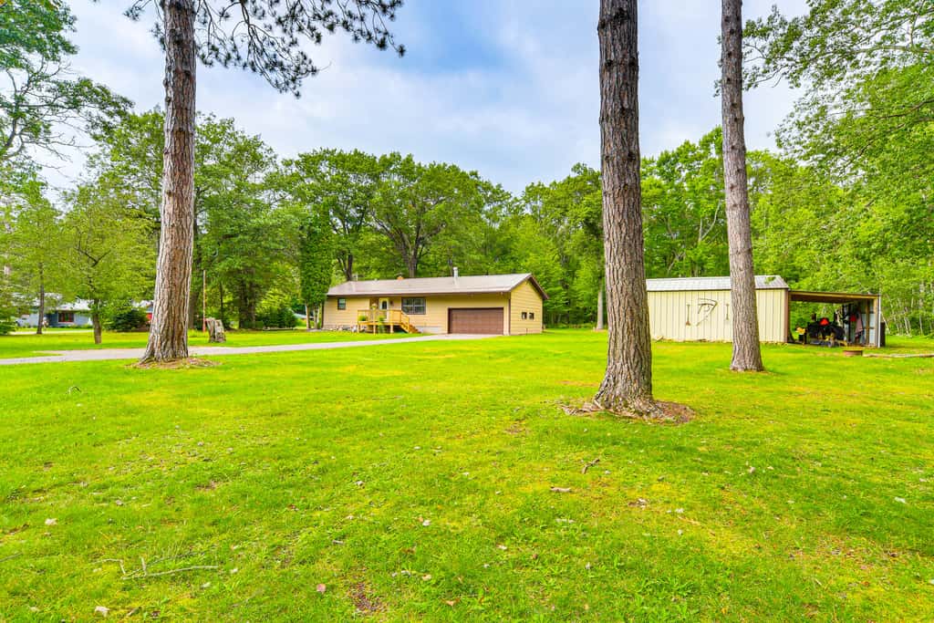Hayward Home w/ Private Deck, Fire Pit & Kayak!