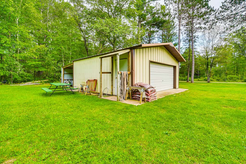 Hayward Home w/ Private Deck, Fire Pit & Kayak!